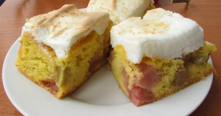 Prăjitură cu rubarbă și bezea, desertul de casă care mi-a luat mințile