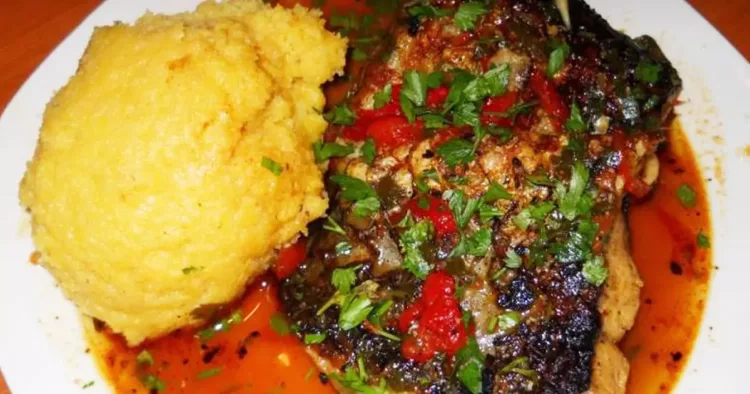 Saramură de crap cu mămăliguță