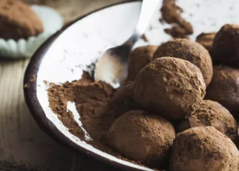 Cornulețe cu nucă de post, desertul fraged preferat al copilăriei