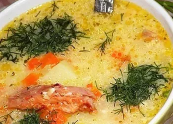 Ciorbă de cartofi cu afumătură,  o ciorbă ardelenească de nu te poți opri din mâncat