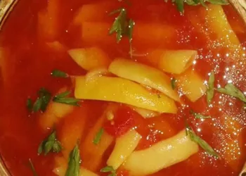 Ciorbă de păstăi de fasole cu mărar și pătrunjel