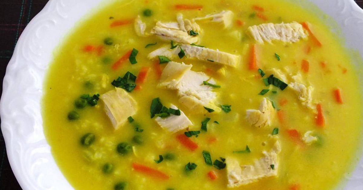 Supa de pui cu legume și curry, o specialitate perfectă pentru vremea rece