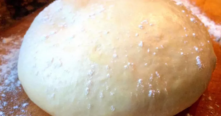 Aluat pufos pe bază de iaurt fără ouă. Se poate folosi pentru plăcinte, chifle, cornulețe, pizza și este foarte gustos