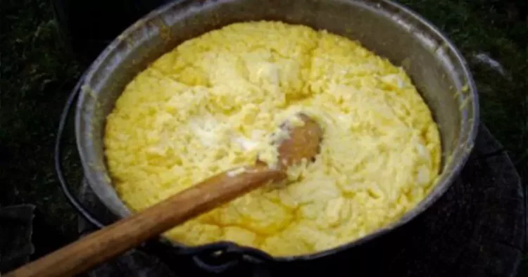 Am mâncat prima dată anul trecut când am făcut sărbătorile în Maramureș și m-am îndrăgostit pe loc de acest preparat tradițional atât de bun!