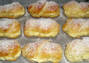 Cum să preparăm cele mai bune eclere cu vanilie chiar la noi în bucătărie. Rețeta este simplă și deosebit de bună. De  acum îți vei face singur desertul preferat acasă