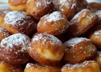 Gogoși pufoase, gata în 15 minute. Nu necesită dospire și le poți combina cu dulceață, nutella sau creme!