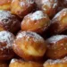 Gogoși pufoase, gata în 15 minute. Nu necesită dospire și le poți combina cu dulceață, nutella sau creme!