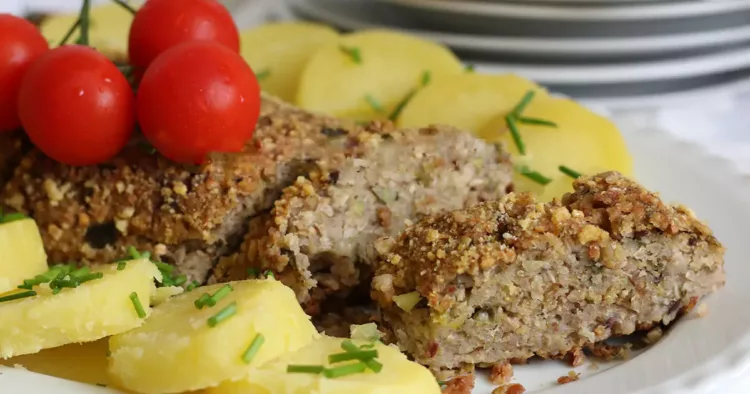 Chifteluțe din hrișcă cu legume, un preparat sănătos și consistent pentru orice moment al zilei.