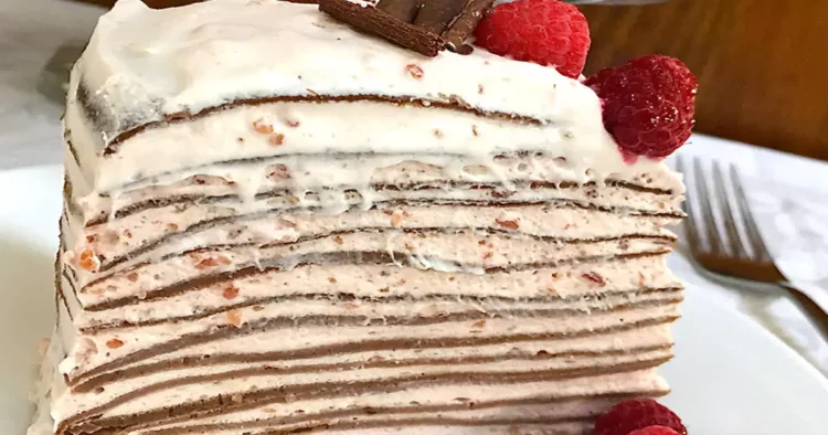 Tort de clatite cu mascarpone si zmeura, perfect pentru Sfantul Ioan