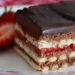 Prăjitură cu biscuiți petit beurre și căpșuni, un desert genial și foarte rapid de preparat!