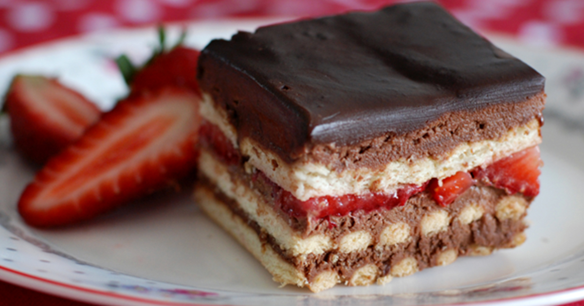 Prăjitură cu biscuiți petit beurre și căpșuni, un desert genial și foarte rapid de preparat!
