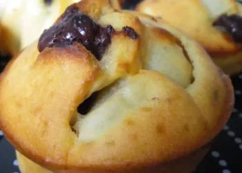 Brioșe umplute cu cremă de nutella, un desert rapid de preparat și exagerat de bun!