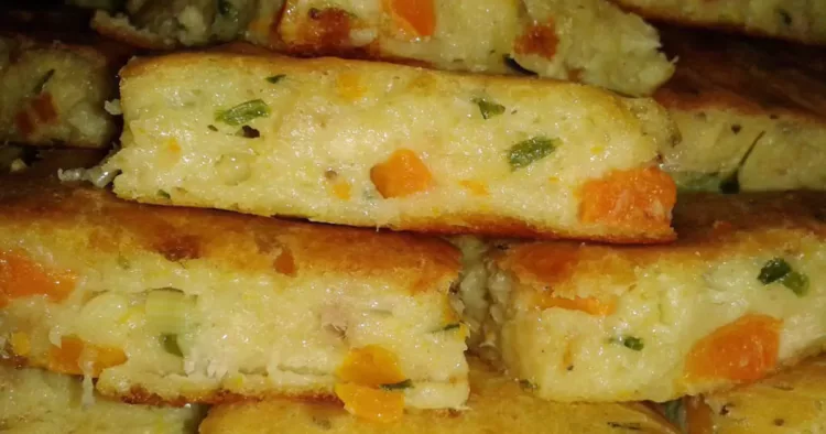 Plăcintă delicioasă cu carne, legume și parmezan. Pur si simplu nu te mai poți sătura