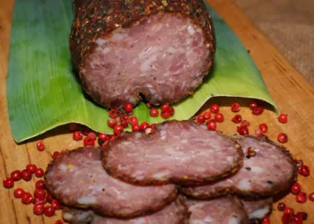 Salam de casă , cum îl preparăm acasă din ingrediente naturale fără coloranți