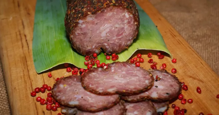 Salam de casă , cum îl preparăm acasă din ingrediente naturale fără coloranți