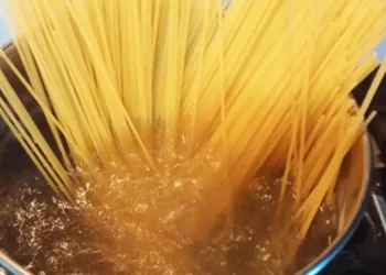 Faci o mare greșeală dacă arunci apa în care ai fiert pastele. Poți să faci toate aceste lucruri cu ea și nu ai știut până acum