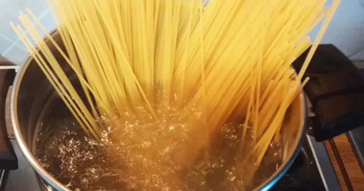 Faci o mare greșeală dacă arunci apa în care ai fiert pastele. Poți să faci toate aceste lucruri cu ea și nu ai știut până acum