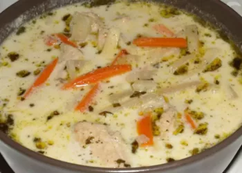 Ciorbă de curcan cu smântână și tarhon