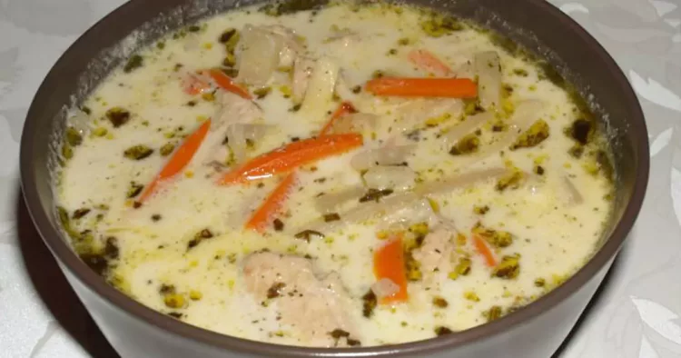 Ciorbă de curcan cu smântână și tarhon