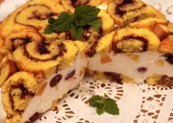 Tort răsturnat cu aluat cu dulceață și budincă. O bunătate!