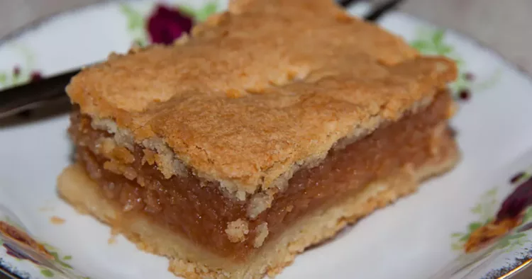 Cea mai bună plăcintă cu mere și gutui pe care o poți prepara pentru cei dragi! Este de post, dar o poți mânca oricând, un desert