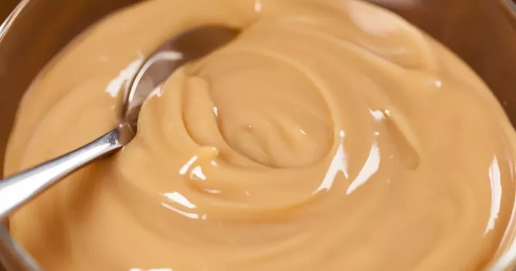 Cremă de caramel delicioasă făcută în casă pentru cel mai mare mofturos! Ai nevoie de 4 ingrediente