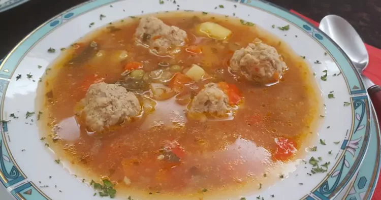 Rețeta celei mai bune ciorbe ardelenești. Este ușor de preparat, dar cu acest ingredient adăugat vei prepara o ciorbă divină! Multe gospodine nu au aflat încă secretul: