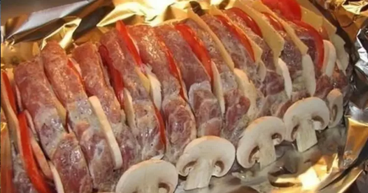 Cotlet de porc cu mozzarella și ciuperci la cuptor. Cea mai bună carne de cuptoooor