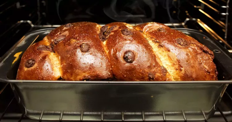 Secretele pe care multe gospodine nu l-au aflat! Ce trebuie să știi pentru a face cozonaci pufoși cu cacao, nucă și rahat. Nu ai cum să îi reziști!