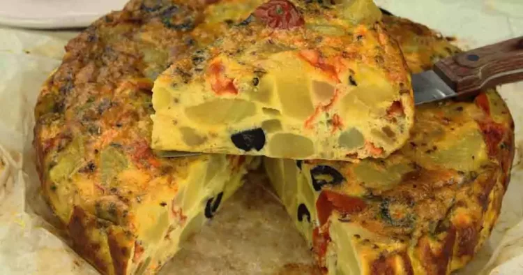 Omletă cu cartofi și legume la cuptor, o rețetă foarte sănătoasă cu care îți vei sătura toată familia!