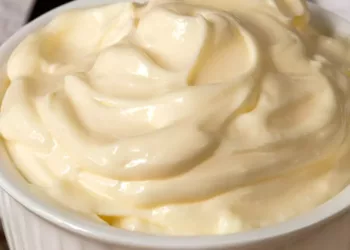 Cum prepari cea mai bună maioneză fără ulei! Rețeta perfectă pentru persoanele care vor să mănânce sănătos și ușor.