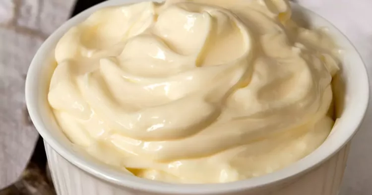 Cum prepari cea mai bună maioneză fără ulei! Rețeta perfectă pentru persoanele care vor să mănânce sănătos și ușor.
