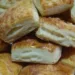 Pateuri cu aluat de casă și brânză, o rețetă delicioasă și simplă la îndemâna oricui