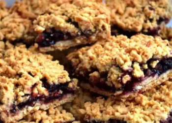 Prajitură cu gem și aluat răzuit