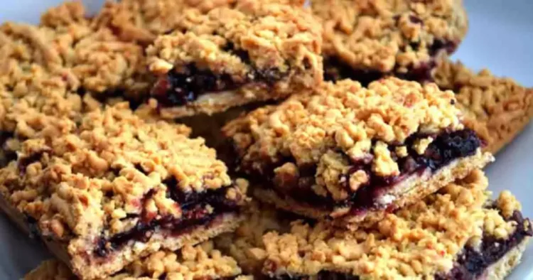 Prajitură cu gem și aluat răzuit