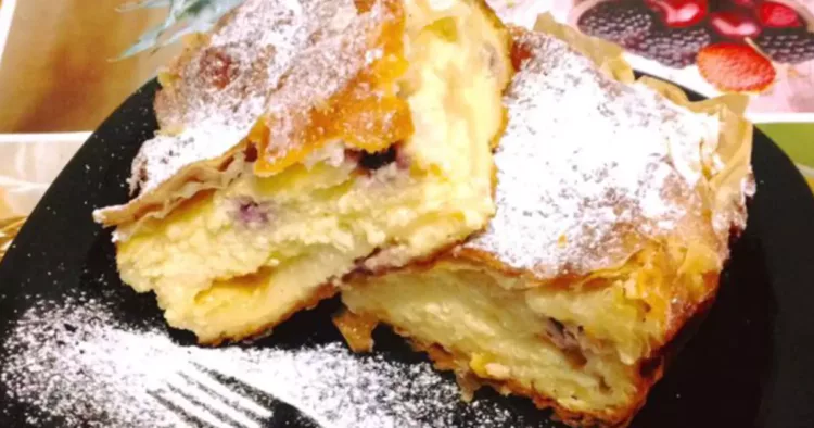 Plăcintă delicioasă cu iaurt și afine