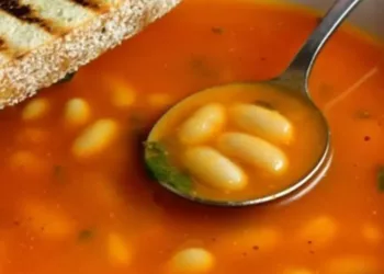 Cum se face ciorba de fasole ca la mama acasa. Ce sa pui ca să-i dai gust bun