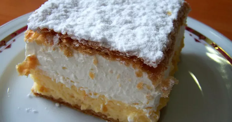 Prăjitura Cremeș. Cum se prepară cremșnitul cu cremă de vanilie