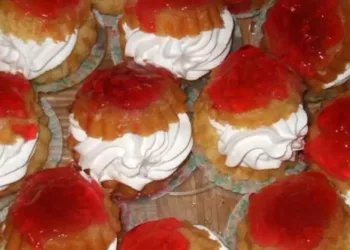 Cea mai simplă și mai delicioasă rețetă pentru savarine. Un desert cu care îți vei impresiona toți invitații