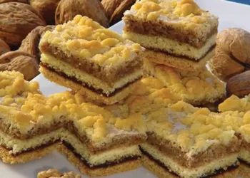 Prăjitură fragedă cu gem si cremă de nuci. Este o prăjitură ușor de pregătit, cu ingrediente la îndemana oricui