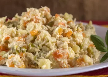 Cum se face salata de boeuf de post cu ciuperci. Este delicioasă și ușor de preparat