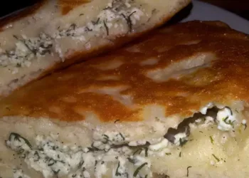 Cum se fac cele mai bune langoși cu cremă de urdă și mărar. Ți se topesc în gură