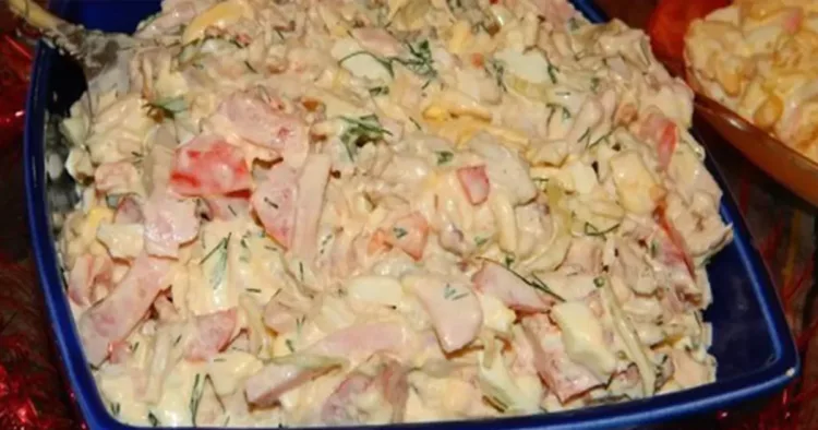 Salată cu piept de pui! Este cea mai bună din lume. Eu o fac frecvent nu doar la ocazii