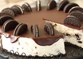 Cum se prepară tortul Oreo, fără coacere absolut delicios!