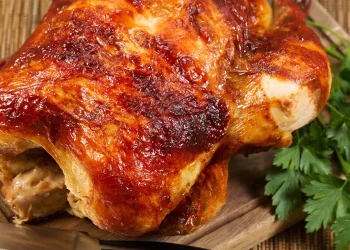 Ce ne sfătuiesc doctorii să facem cu pielița de la pui! Află care sunt avantajele pe care le ai atunci când consumi acest aliment atât de controversat!