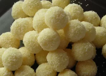 Cum să prepari bomboanele Rafaello la tine acasă foarte rapid doar din ingrediente naturale. Vei regreta că nu ai încercat mai demult!