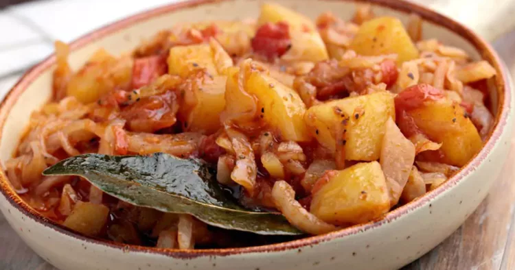 Tocaniță de cartofi cu varză. O bunătate de mâncare pentru toată perioada postului