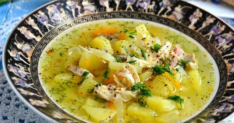 Ciorbă moldovenească cu pui, șofran și legume de primăvară. Cu siguranță cea mai bună pe care am mâncat-o până acum