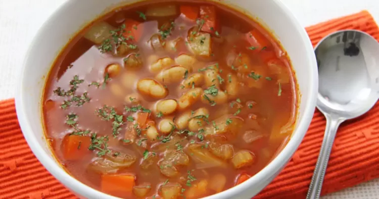 Reţete de post. Cea mai delicioasă ciorbă de fasole de post. Ingredientul secret care dă tot gustul