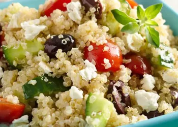 Salată de quinoa cu legume, o sursă de sănătate de zi cu zi